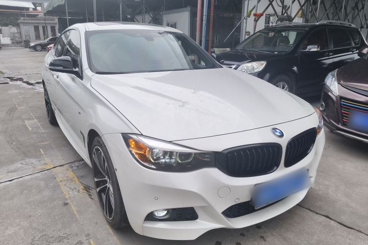 Used BMW 3 Series GT 2019 330i xDrive M Sport Night Edition Front Right 45 Deg