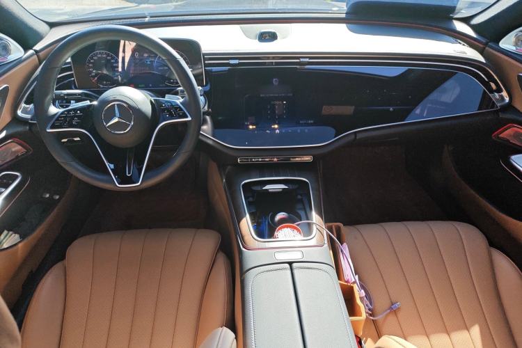 Used Mercedes-Benz E-Class New Energy 2024 E 350 e L Plug-in Hybrid Sedan Center Console