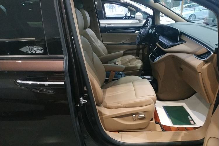 Used Buick GL8 2021 ES Landtrek 653T Luxury Model
