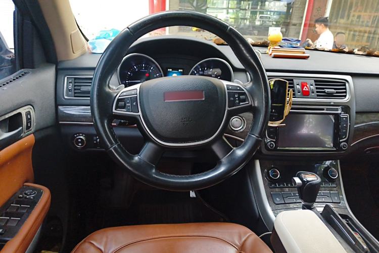 Used Haval H8 2015 2.0T Two-Wheel-Drive Luxury Version