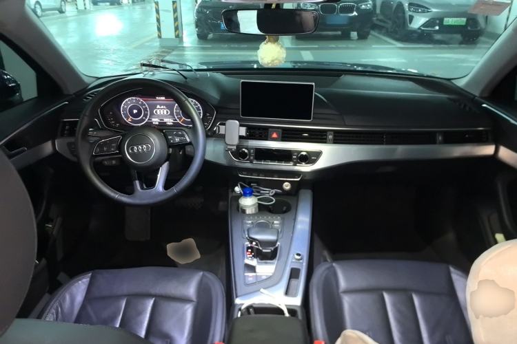 Used Audi A4L 2018 30th Anniversary Edition 40 TFSI Fashion Model Center Console