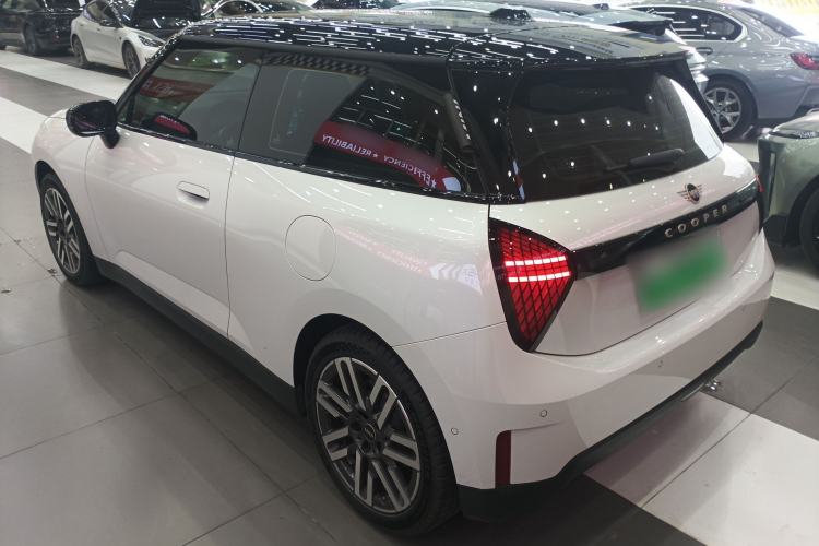 Used MINI Electric COOPER 2025 456km COOPER E Classic Style Rear Left 45 Deg