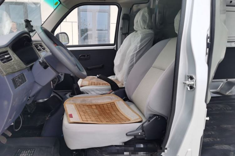 Used Jinbei Hiace X30 2023 1.5L Super-Enjoyment Van 2/5 Seats Non-Air-Conditioned Version SWC15M