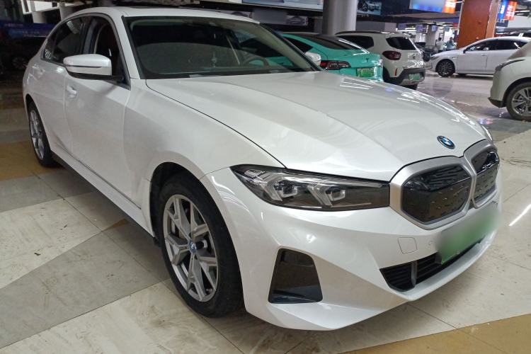 Used BMW i3 2022 eDrive 35 L Front Right 45 Deg