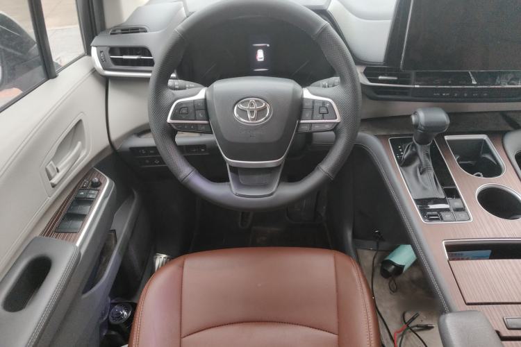 Used Toyota SIENNA 2023 2.5L Hybrid Comfort Edition