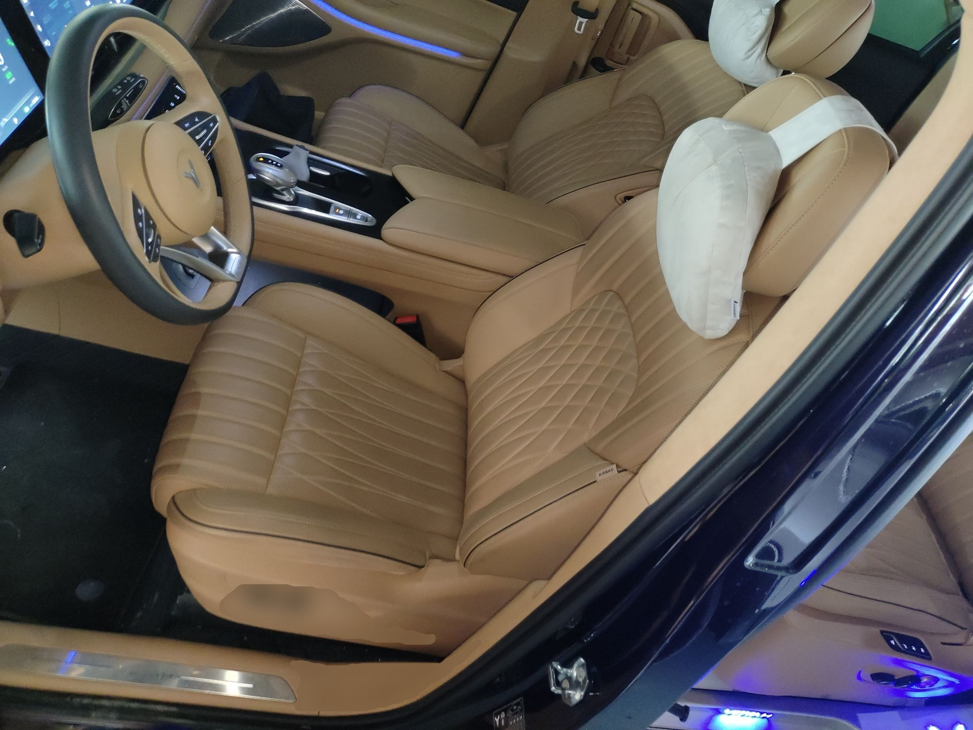 Переднее сиденье в автомобиле