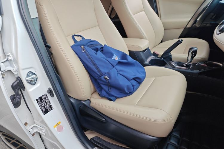 Used Toyota RAV4 2015 2.0L CVT Two-Wheel Drive Fashion Edition