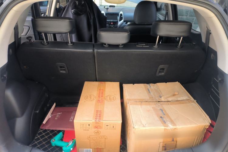 Used SsangYong Tivolan 2015 1.6L Automatic Two-Wheel Drive Zhi Chun Edition Trunk