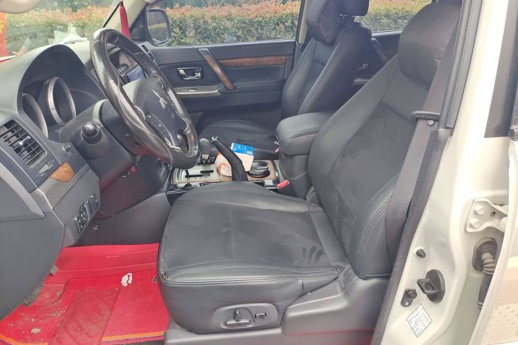 Used Mitsubishi Pajero 2016 3.0L Automatic Standard Version China V Standard Left Front Seat