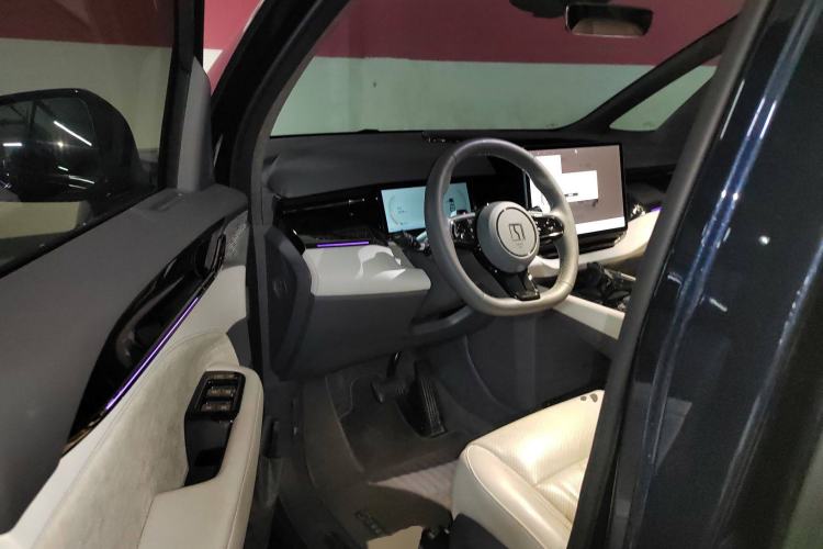 Used Zeekr 009 2022 WE Edition
