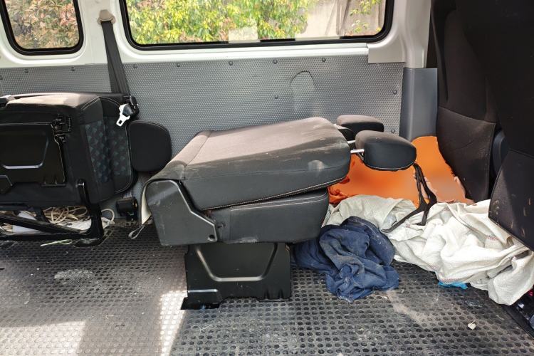 Used SAIC MAXUS Xintu V80 2021 2.0T AMT Classic Aoyuntong Long Wheelbase Mid-Roof 6/7/8/9-Seater Left Rear Seat