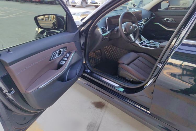 Used BMW i3 2024 eDrive 35 L
