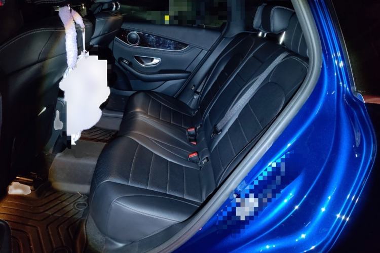 Used Mercedes-Benz GLC 2018 Facelift GLC 260 4MATIC Luxury Edition Interior 4