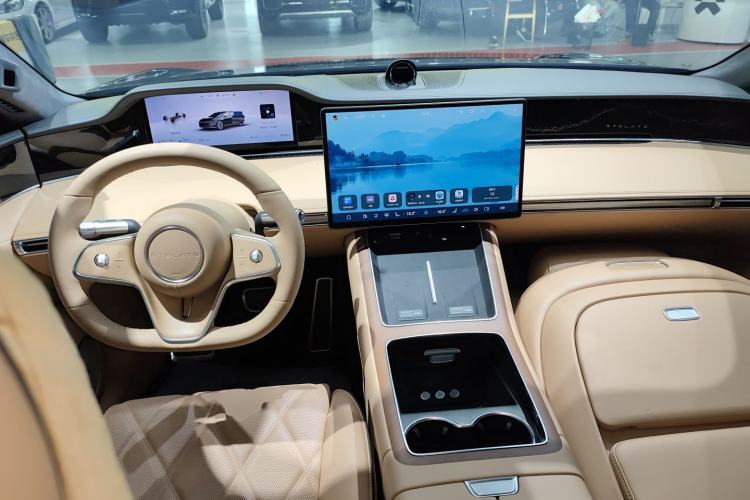 Used Hima Stelato S9 2025 Extended-Range Max Center Console