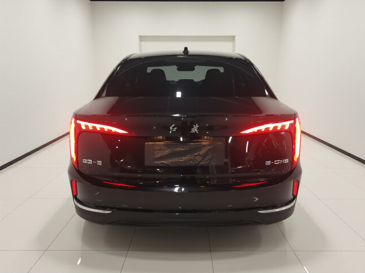 Hongqi E-QM5 2023 Base Travel Edition — снимка 5