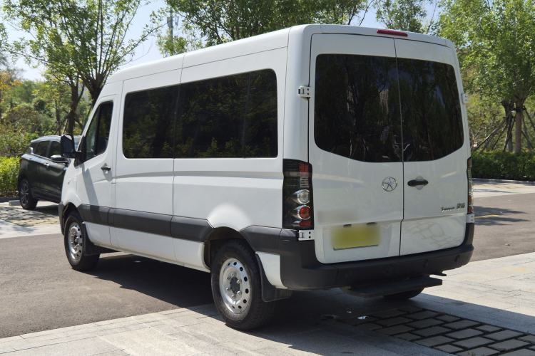 Used JAC Sunray 2022 2.0T Fuel-Efficient King PLUS Express Version Mid-axle 5-6 Seats HFC4DB3-2E4