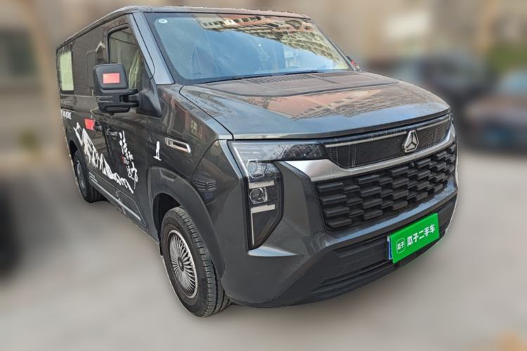 Used Sinotruk Pioneer V 2024 Multi-Function Version 2.0T Automatic Short Wheelbase Low Roof