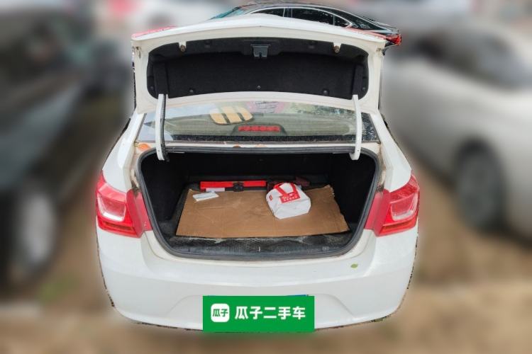 Used Chevrolet Cruze 2015 1.5L Classic SE MT Trunk