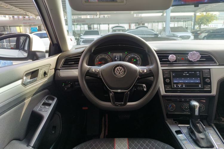 Used Volkswagen Lamando 2019 230TSI DSG Fashion Edition China VI
