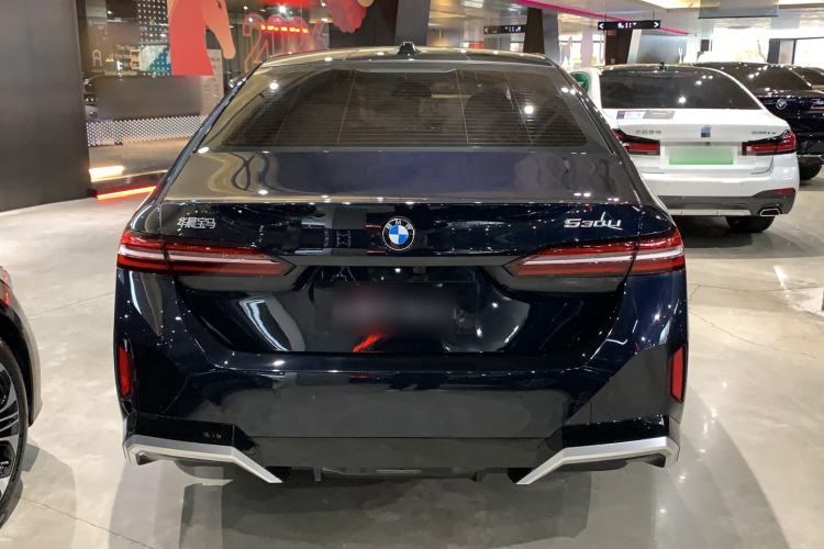 Used BMW 5 Series 2025 530Li Leading Model M Sport Package Exterior 4