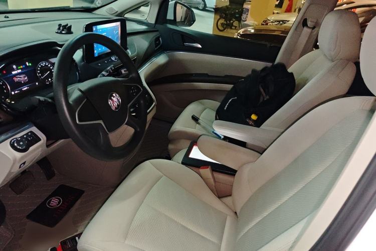 Used Buick GL8 2022 Land Cruiser Executive Class 652T Comfort Model
