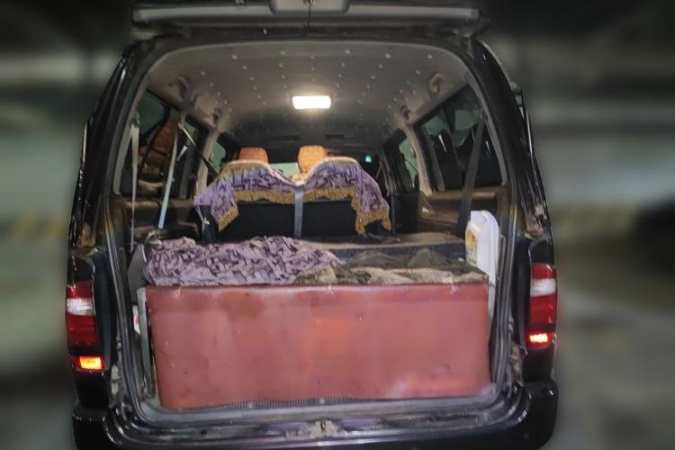 Used Jinbei Grace 2010 2.4L 3rd Generation Zunling Standard Version 9 Seats 9 Seats 4RB2 Trunk