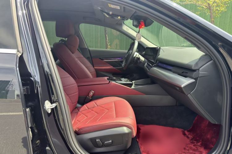 Used BMW 5 Series 2025 530Li Leading Model M Sport Package Right Front Seat