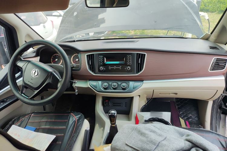 Used FORTHING Lingzhi 2019 M5L 1.6L 7-Seater Standard Model China VI Center Console