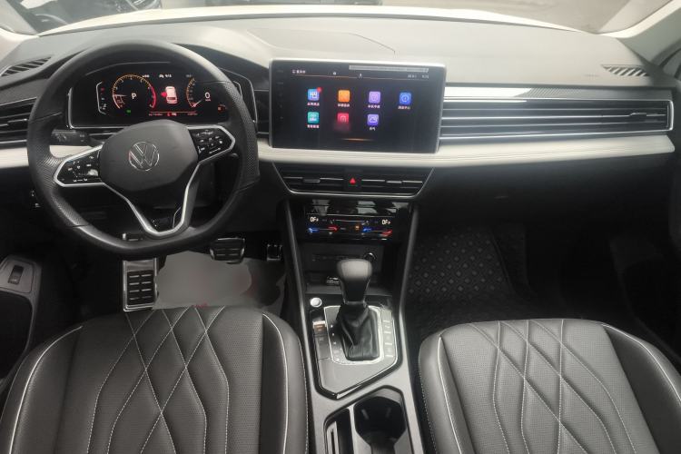 Used Volkswagen Tiguan L 2022 330TSI Automatic Two-Wheel Drive R-Line Enhanced Edition Center Console