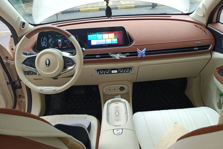 Used ORA Good Cat 2023 401 km Standard Range Premium Version Lithium Iron Phosphate
