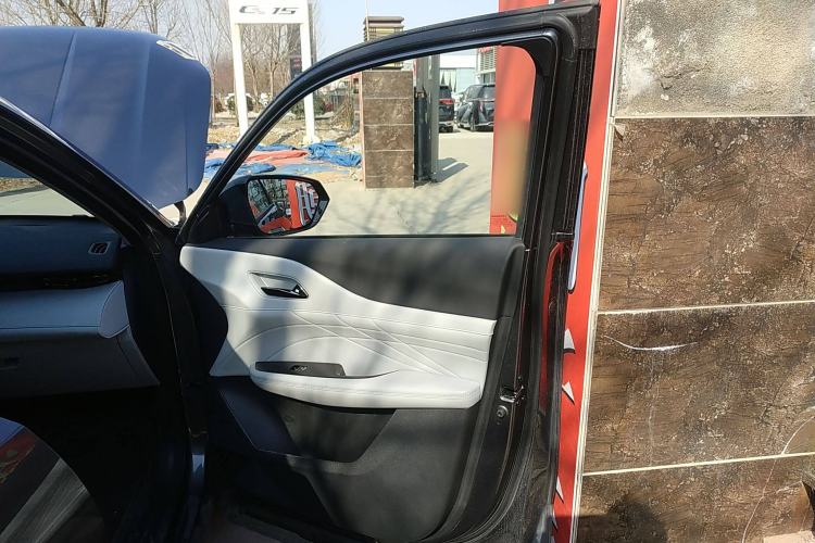 Used Changan UNI-Z New Energy 2024 Blue Whale Smart Electric iDD 125km Excellence Model
