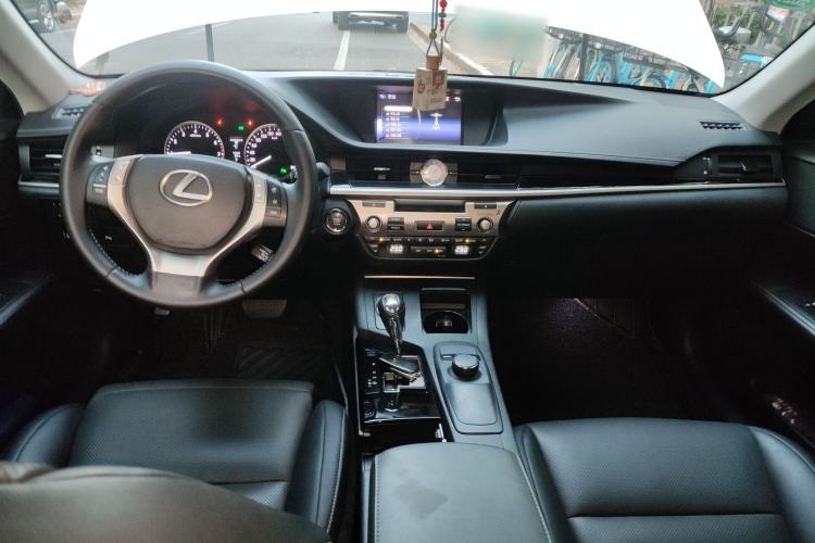 Used Lexus ES 2014 250 Elite Edition Center Console