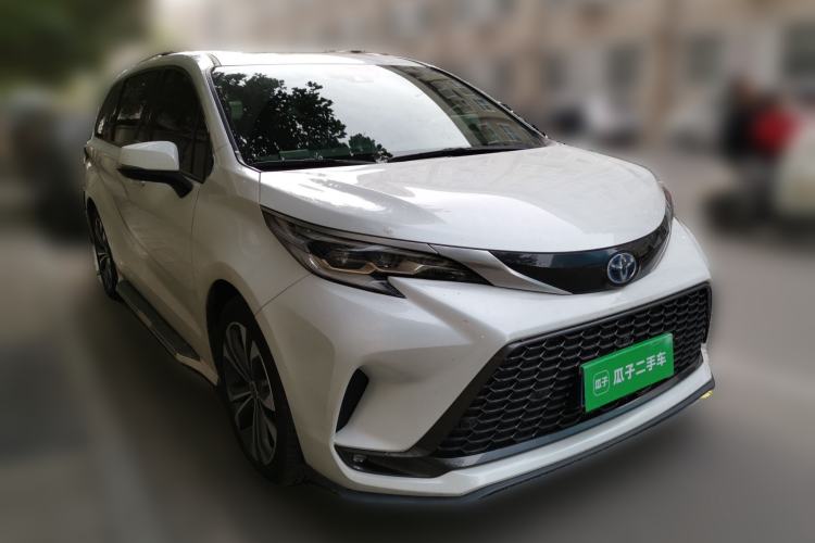 Used Toyota Granvia 2022 2.5L Hybrid Flagship Edition Front Right 45 Deg