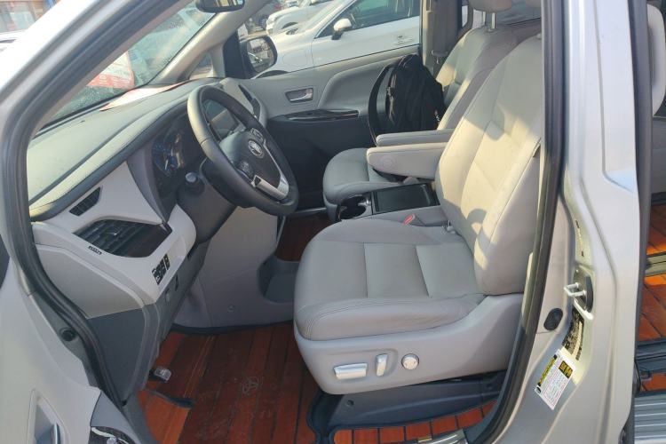 Used Toyota SIENNA 2019 3.5L Four-Wheel Drive XLE 7 Seats U.S. Specification