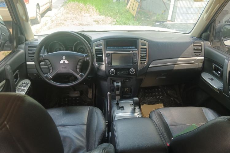Used Mitsubishi Pajero 2016 3.0L Automatic Luxury Edition China IV