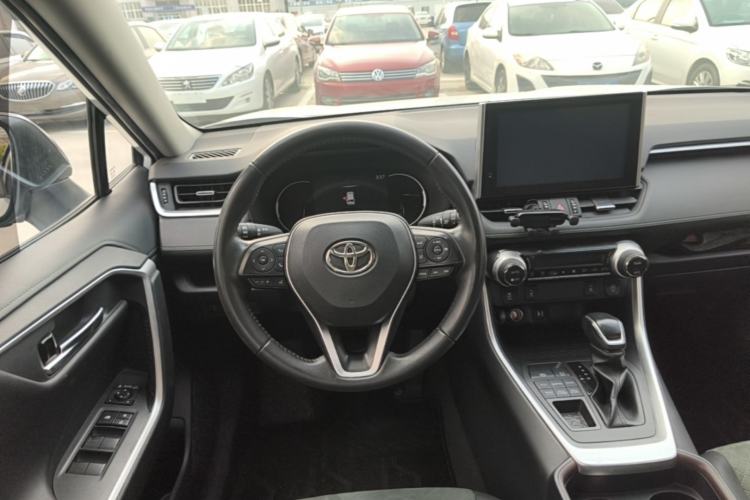 Ojetý Toyota RAV4 2022 2.0L CVT 4x4 Style Plus Edition