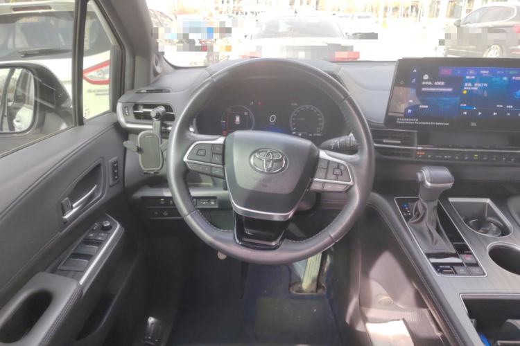 Used Toyota Sienna 2023 2.5L Hybrid Platinum Edition