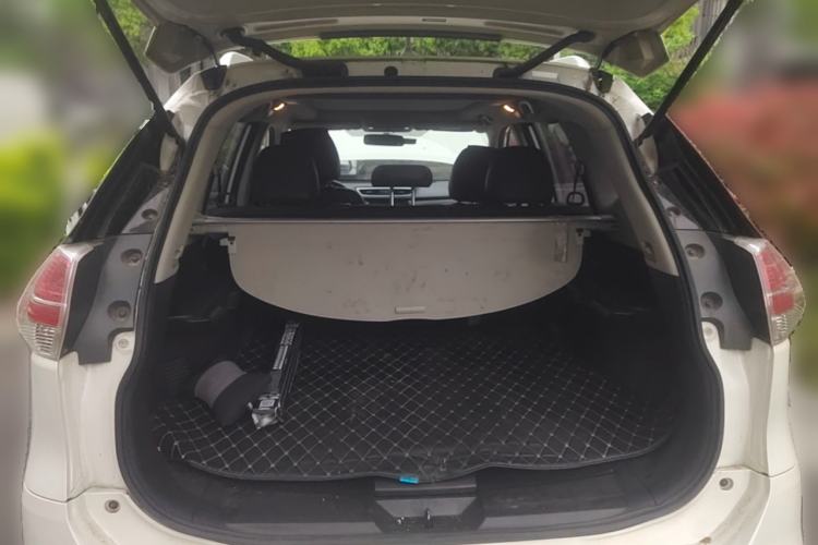 Used Nissan X-Trail 2015 2.0L CVT Comfort MAX Edition 2WD Trunk