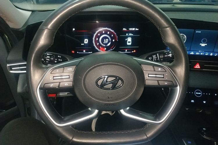 Used Hyundai Elantra 2021 1.5L CVT GLX Elite Edition Steering Wheel