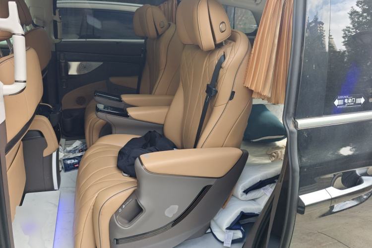 Used Denza D9 2023 DM-i 945 Business Edition
