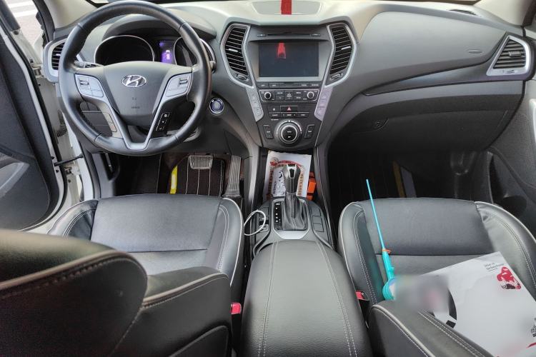 Used Hyundai Santa Fe 2017 2.0T Automatic Two-Wheel Drive Smart Version 7 Seats
