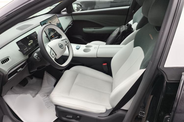 Used Nissan N7 2025 510 Air Left Front Seat