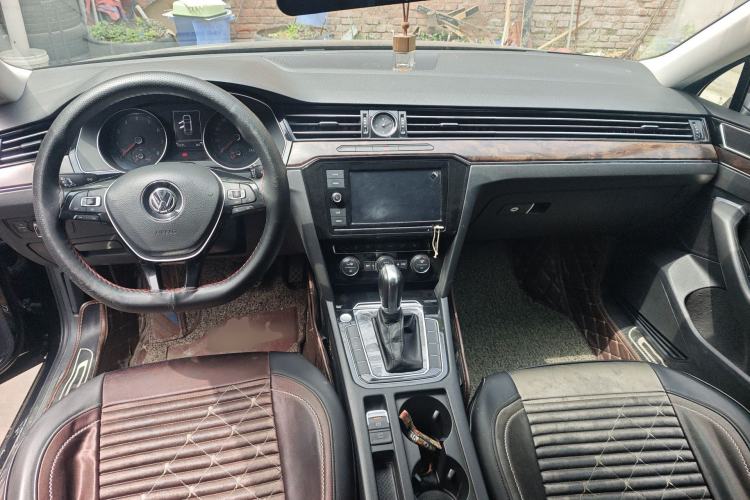 Used Volkswagen Magotan 2019 330TSI DSG Luxury Version China VI Standard Center Console