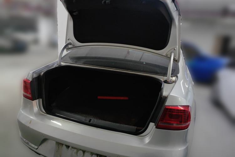 Used Volkswagen Magotan 2012 Revised 1.8TSI Luxury Version Trunk