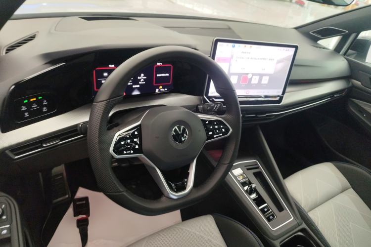 Used Volkswagen Golf 2025 300TSI R-Line