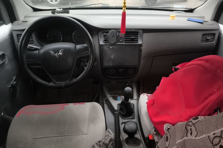 Used Wuling Rongguang V 2018 1.5L Practical Version Center Console