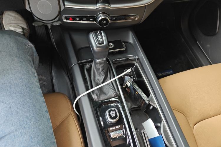 Used Volvo XC60 2019 T5 4x4 Smart Edition China VI Standard Gear Lever