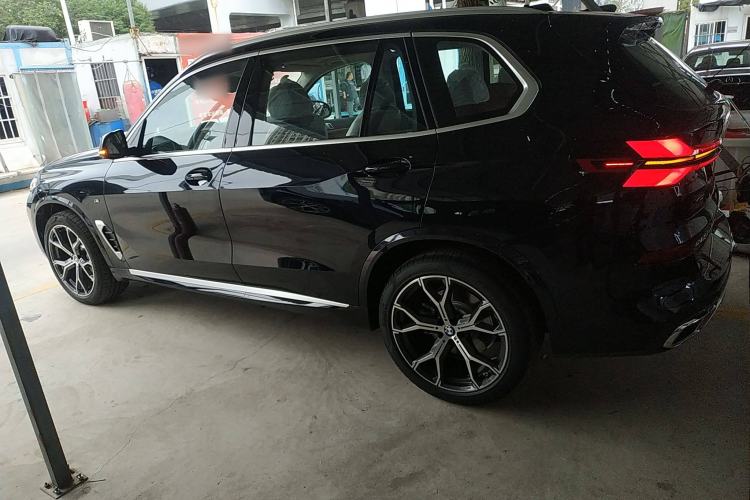 Used BMW X5 2023 xDrive 30Li Luxury M Sport Package