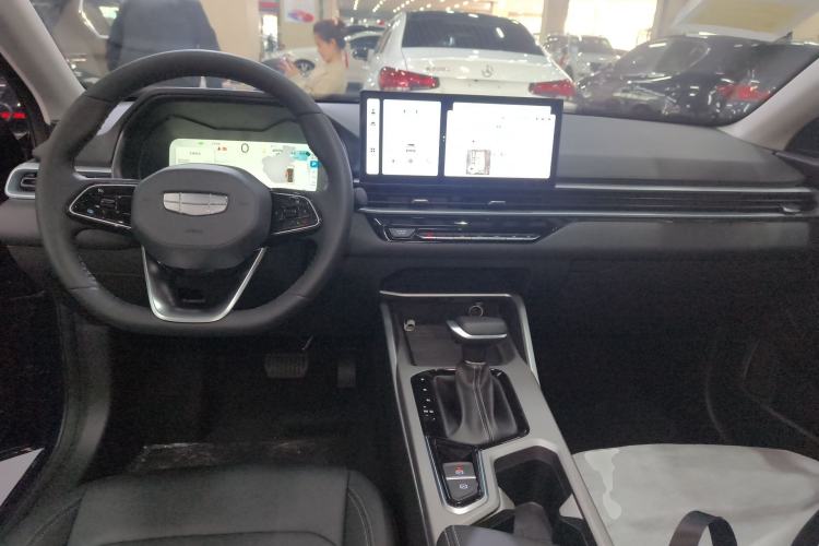 Used Geely Auto Emgrand 2026 Model 4th Generation 4 Millionth Anniversary Edition 1.5L CVT Feiyue Edition Center Console