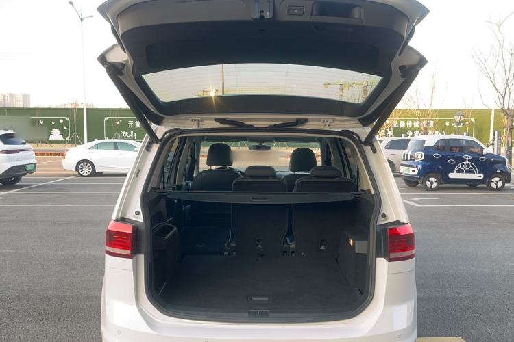 Used Volkswagen Touran 2016 Volkswagen Touran L 280TSI DSG Luxury Edition